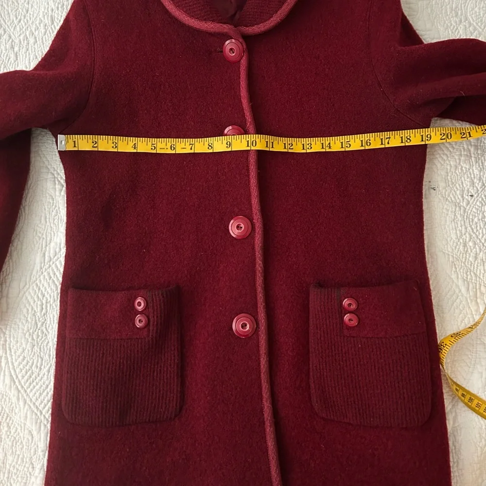 Vintage wool coat cranberry red size 2/4. Shawl neck, retro buttons,big pockets